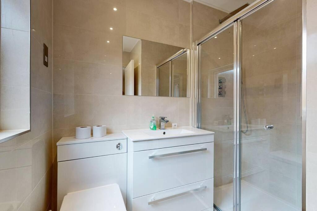 Elegant 2Bed Flat 10Min To Wimbledon Tennis Courts Λονδίνο Εξωτερικό φωτογραφία